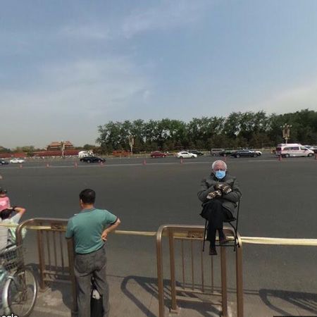 Un montaje de Bernie Sanders en plaza de Tiananmén (Pekín). Foto: bernie-sits.herokuapp.com