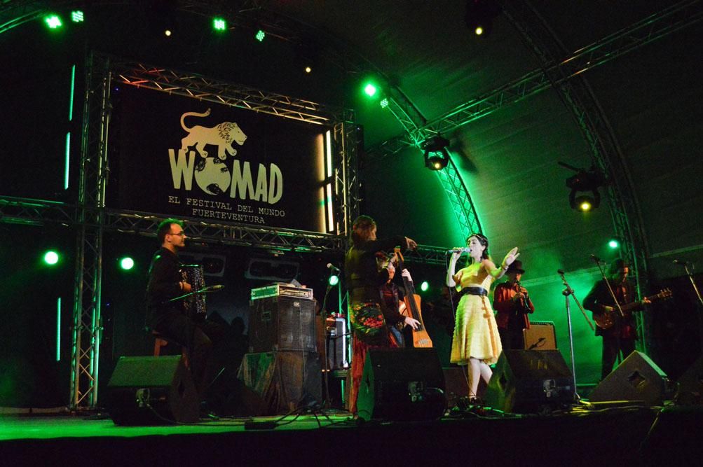 Actuación de Çiğdem Aslan y el grupo She’koyokh en el Womad Fuerteventura 2014 | Iago Otero Paz