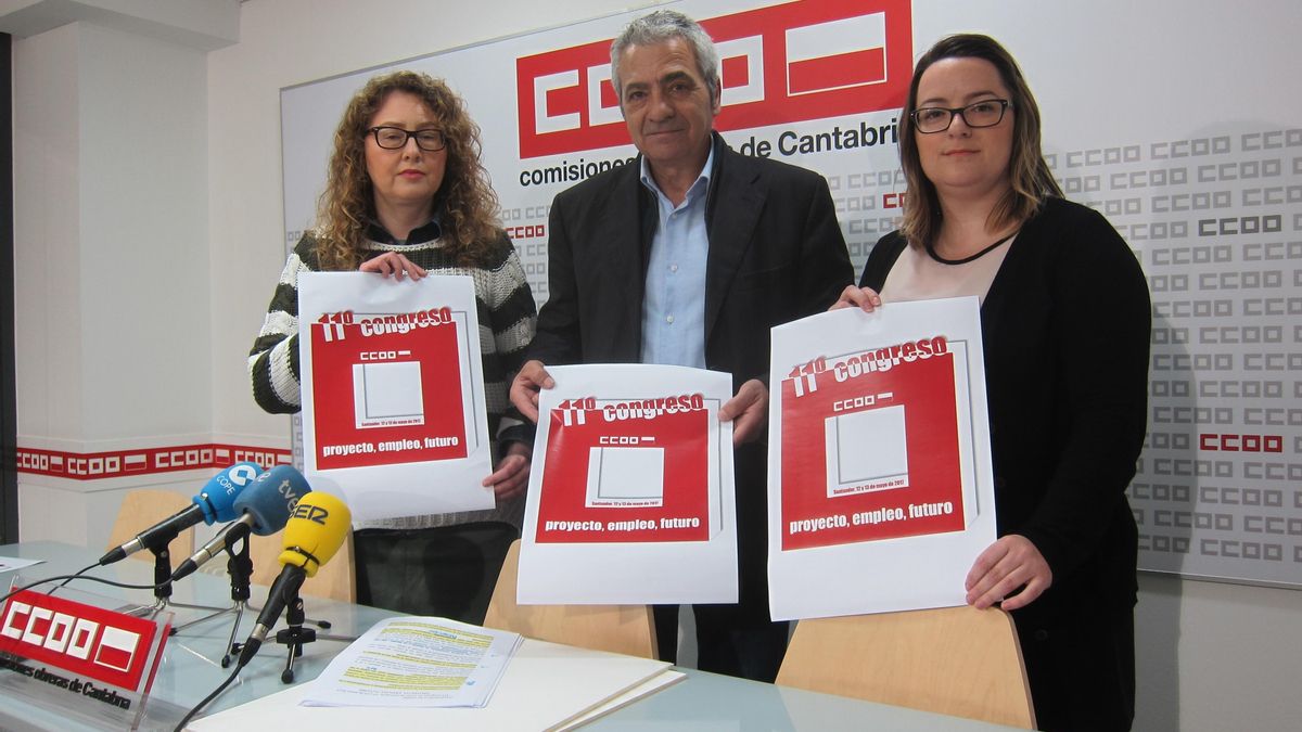 Carlos Sánchez, secretario general de CC.OO en Cantabria, con Rosa Mantecón (dcha). Archivo.