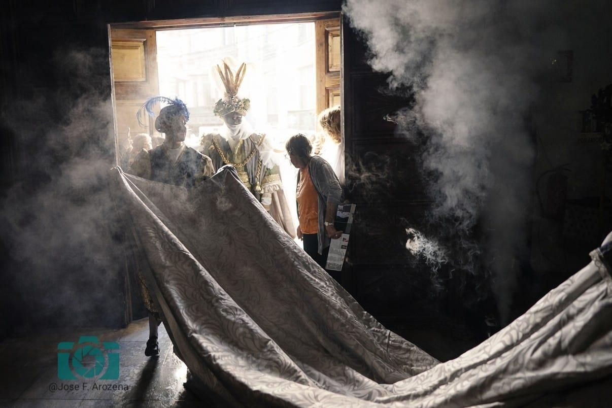 Recibimiento oficial de los Reyes Magos en la Parroquia Matriz de El Salvador, tras su llegada desde Oriente.