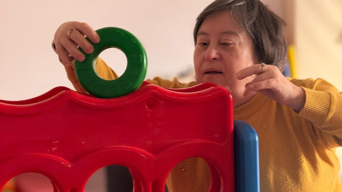 Eva enseña cómo se trabaja en la sala de psicomotricidad.