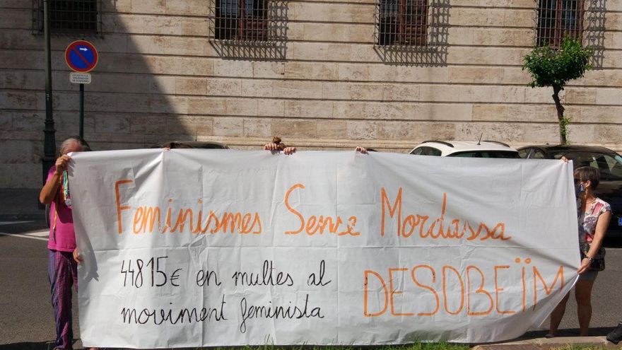 Protesta feminista frente a la Delegación del Gobierno en Valencia.
