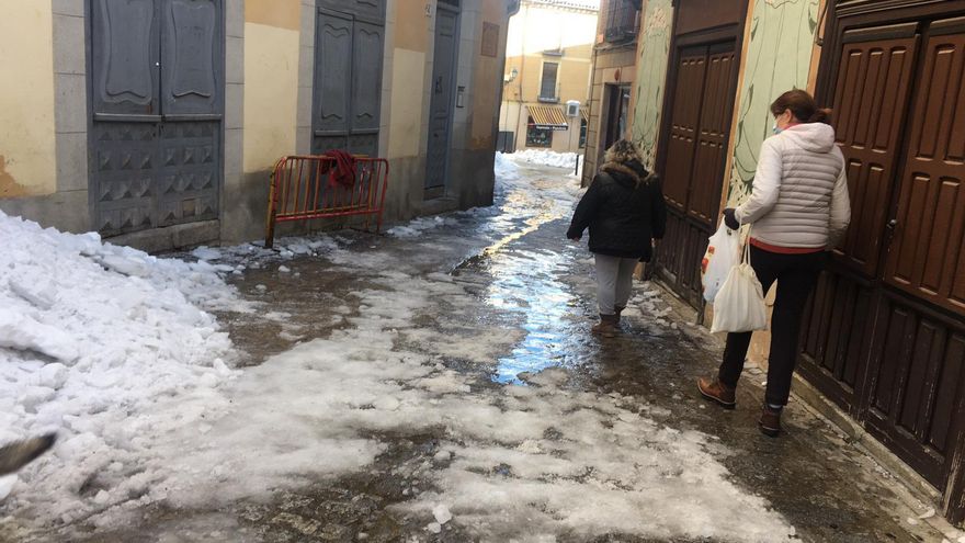 Calle del albergue de Cáritas en Toledo