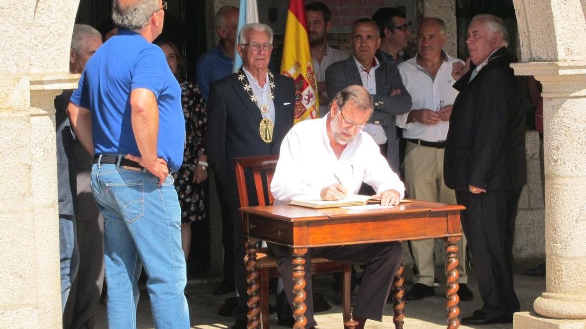 Rajoy asegura que "no hay confusión" entre el Gobierno y el PP de Madrid sobre la atención sanitaria a inmigrantes