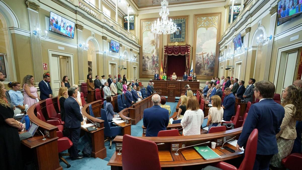 El Parlamento canario guarda un minuto de silencio por Venezuela y pide solidaridad del mundo