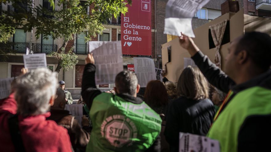 Protesta frente a la sede del PSOE, en Madrid.