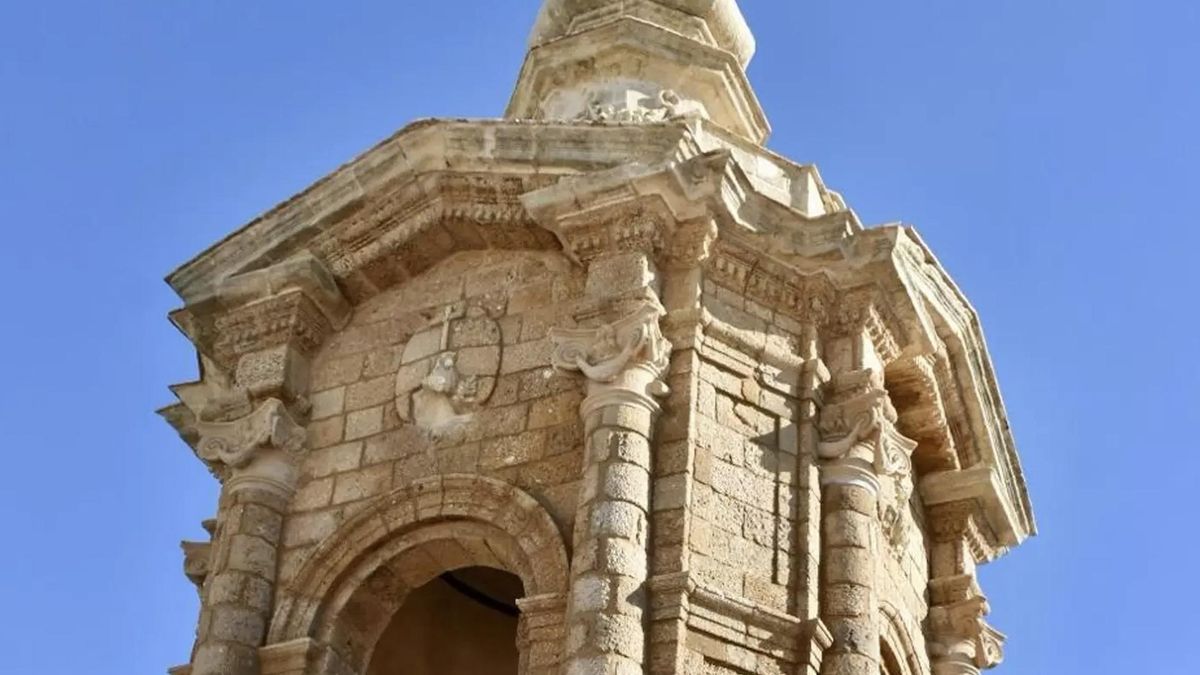 Esta iglesia, una de las joyas del patrimonio de Cádiz, luce una "nueva" torre campanario tras una profunda restauración