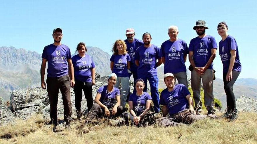 El Equipo Hismecon de la ULE en la fortificación sublevada de Las Fanas en Genestosa.