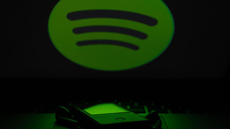 La equidistancia con los negacionistas le sale barata a Spotify