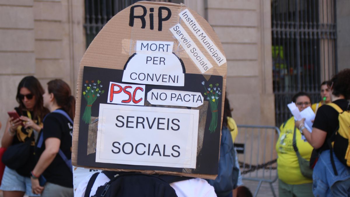 Uno de los carteles contra el PSC de las protestas de trabajadores municipales
