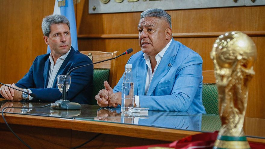 Tapia llevó la Copa del Mundo a la Difunta Correa y confirmó la continuidad de Scaloni