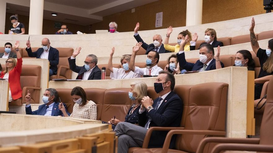 Aprobadas un centenar de propuestas de resolución, muchas para la Cantabria post-COVID