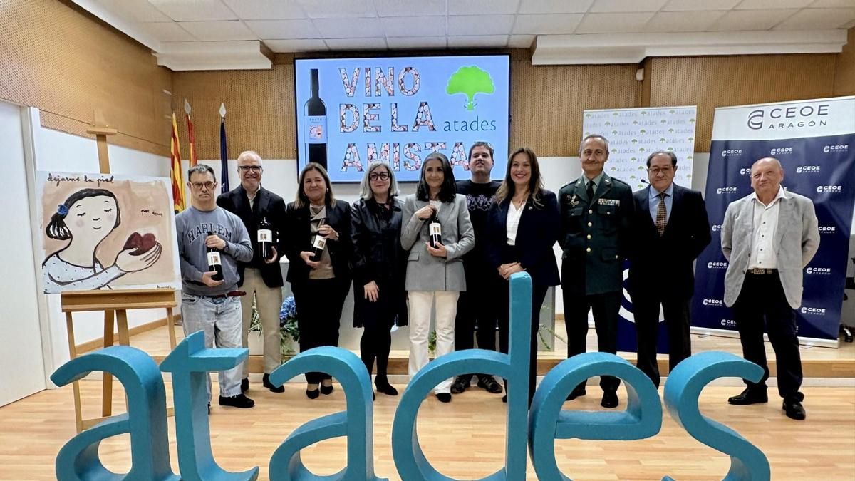 El Vino de la Amistad de Atades cumple 15 años con una edición ilustrada por Eva Armisén
