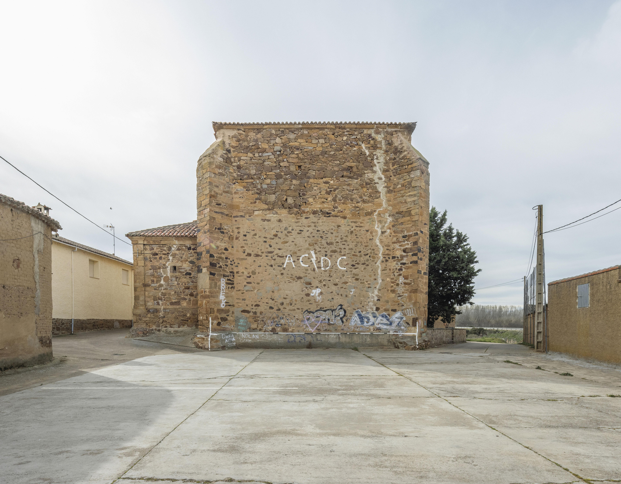 Frontón de Bretó, en Zamora. 'Frontones en los pueblos de España', Gunnar Knechtel