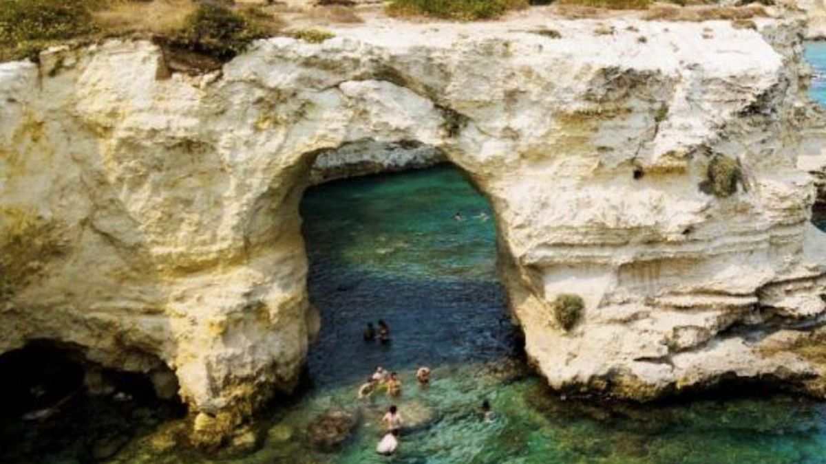 Se acabó el amor de tanto temporal: el famoso Arco de los Enamorados de Italia se viene abajo el mismo día de San Valentín