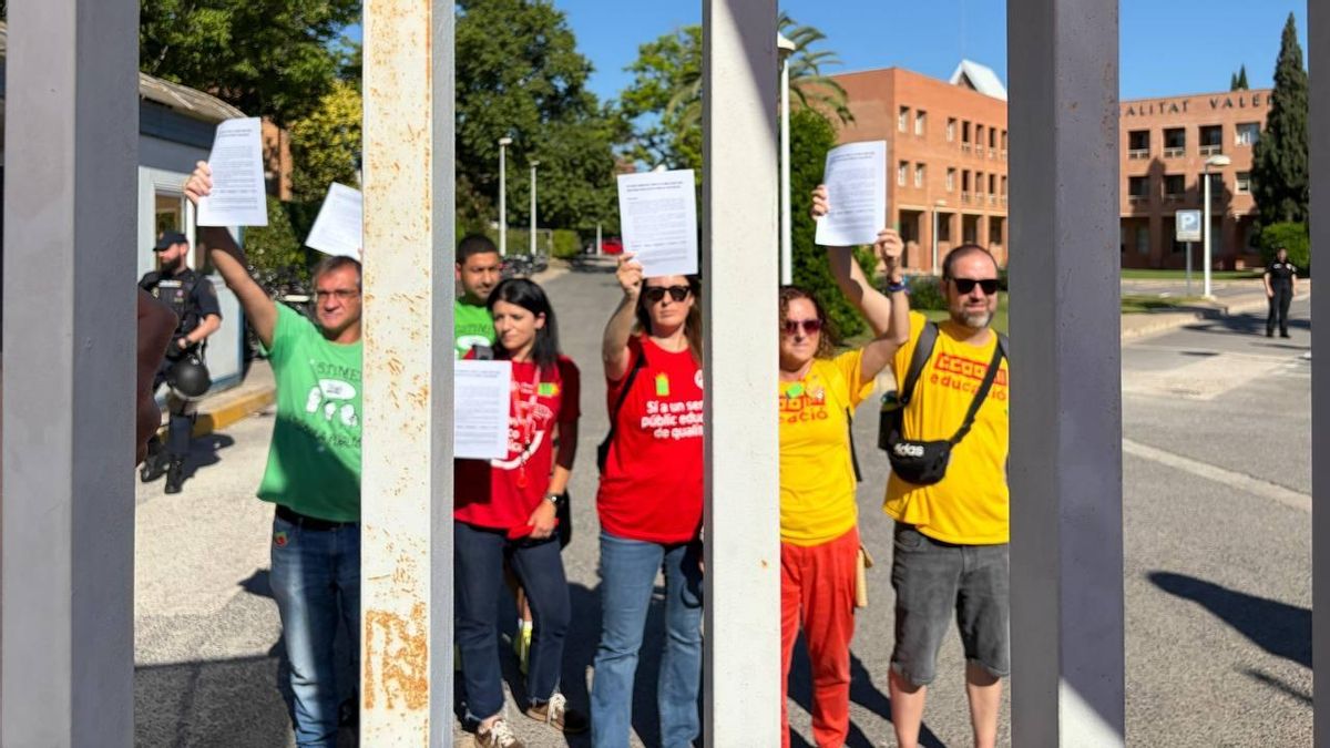Los sindicatos docentes exigen la recuperación de los directores dimitidos si el Gobierno valenciano quiere acuerdo para acabar con la huelga