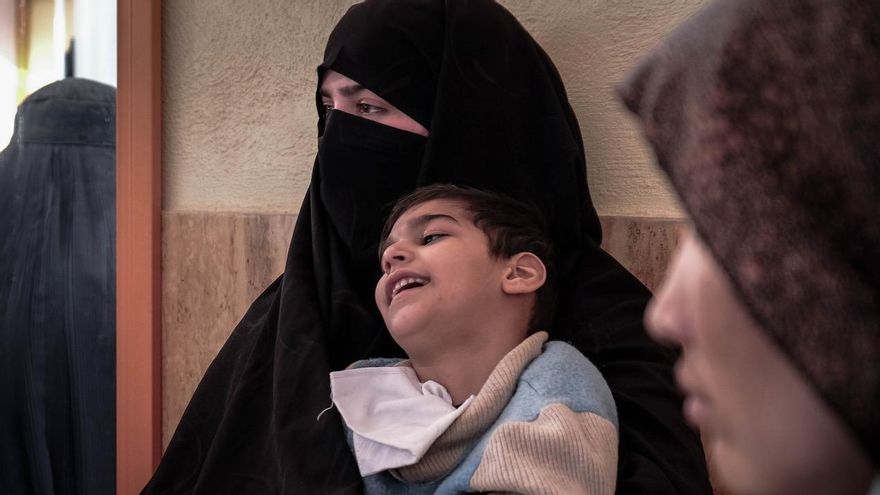 En la novela se refleja la deshumanización de unos niños criados en la cultura de la violencia que imponen los talibanes.