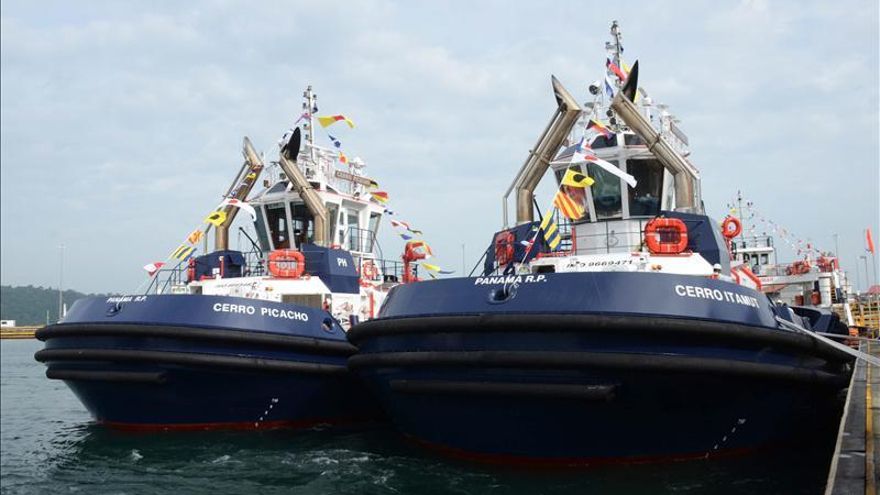 Una empresa española entrega dos de 14 remolcadores al Canal de Panamá