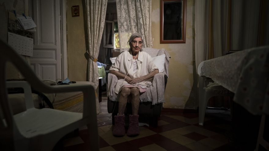 Los largos días de las mayores que viven solas: "Me levanto y tengo miedo, ¿por qué estoy así?”