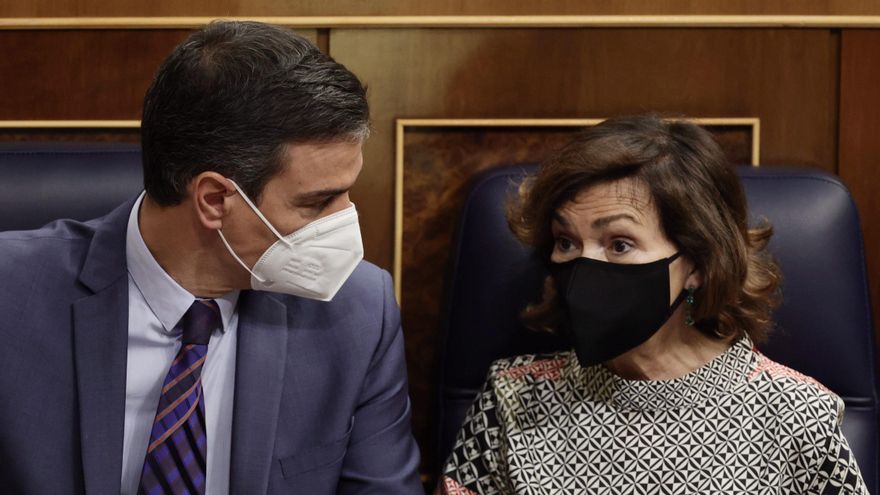 Pedro Sánchez y Carmen Calvo en la sesión de control del miércoles.