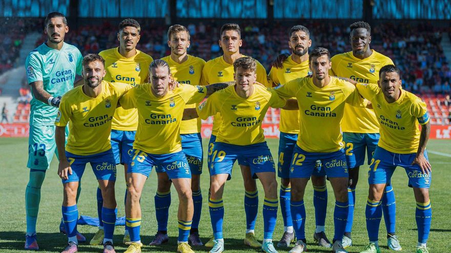 La UD Las Palmas recibe al Ibiza buscando recuperar el liderato
