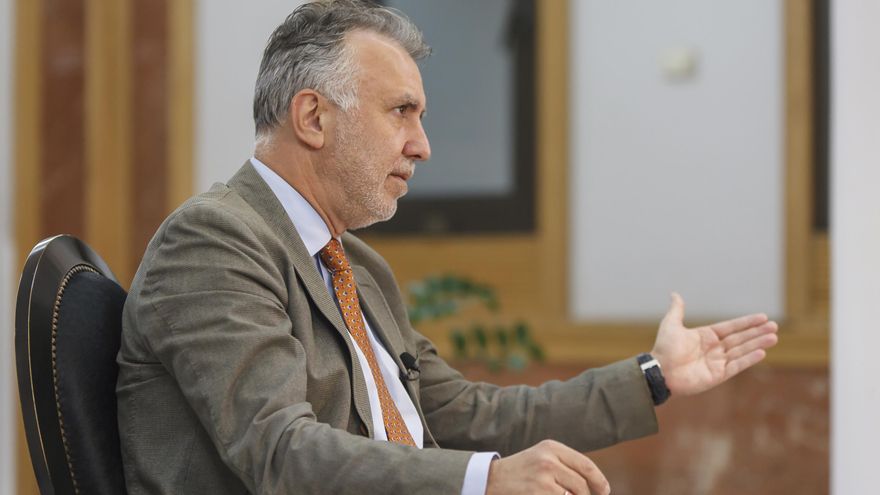 El presidente del Gobierno de Canarias, Ángel Víctor Torres, responde en una entrevista concedida a Europa Press, en Las Palmas de Gran Canaria, Gran Canaria, (España), a 27 de noviembre de 2020.