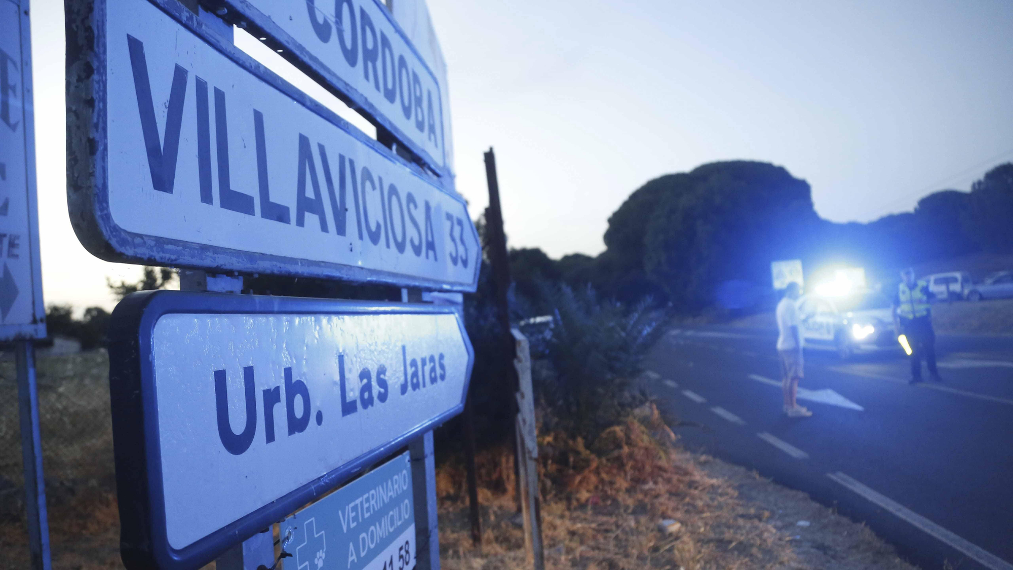 La carretera CO 3405 cortada tras el incendio forestal en Las Jaras