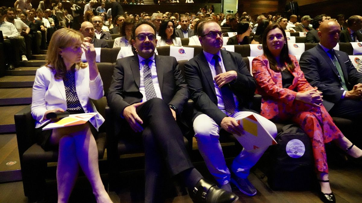 Medio millar de expertos en ciberseguridad abordan en León los retos de la IA y los nuevos ataques en la red