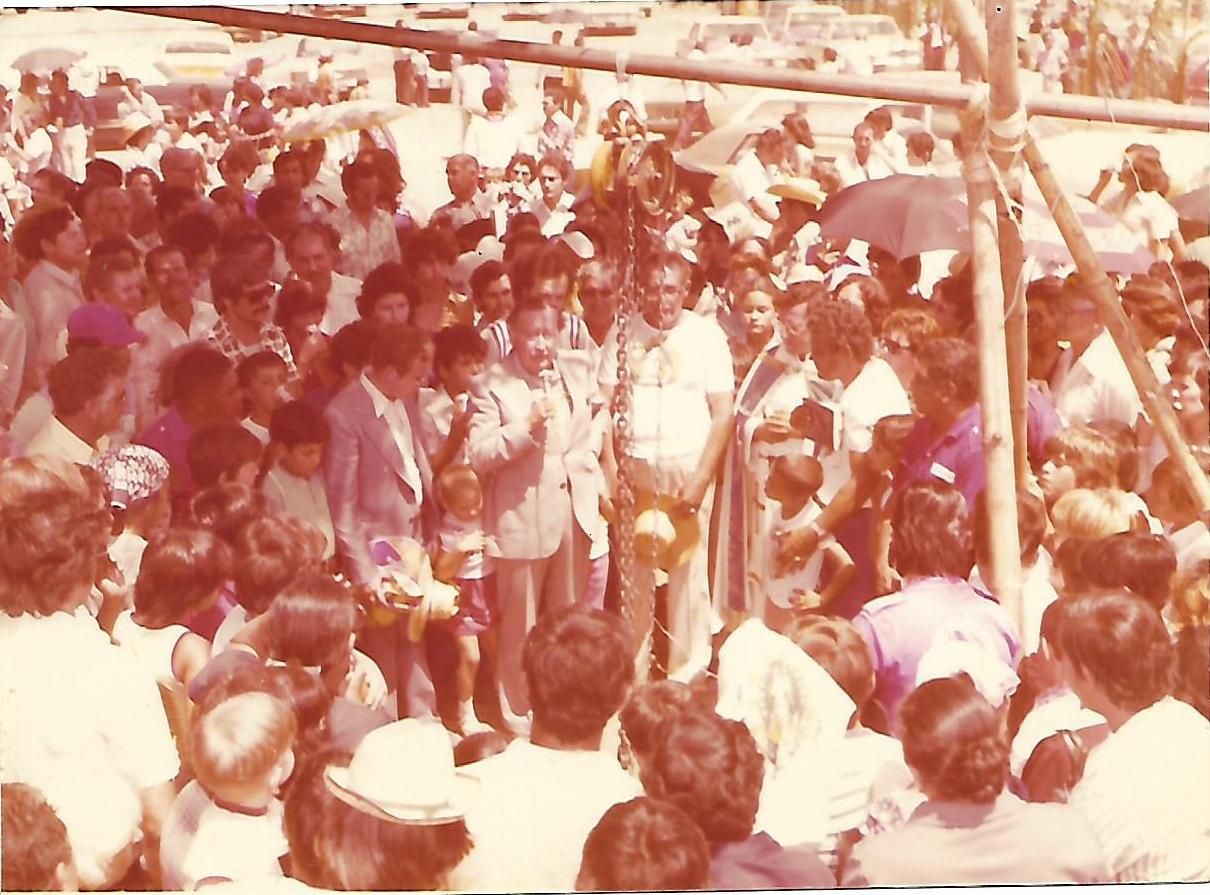 Acto de colocación y bendición de la primera piedra del Santuario de Nuestra Señora de las Nieves de Cagua, 7 de agosto de 1977. Archivo de Josefina Manotas.