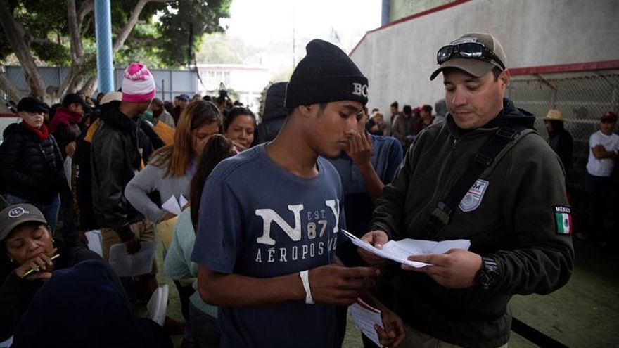 México cede a las presiones de EEUU y acepta migrantes que tramitan el asilo