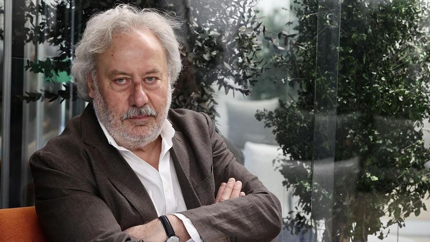 Julio Llamazares regresa a la novela con 'Vagalume': “Tengo prisa por escribir pero no sé escribir deprisa"