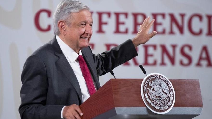 Fotografía cedida este viernes por la presidencia de México, del presidente de México, Andrés Manuel López Obrador, durante una rueda de prensa en Palacio Nacional de Ciudad de México (México).