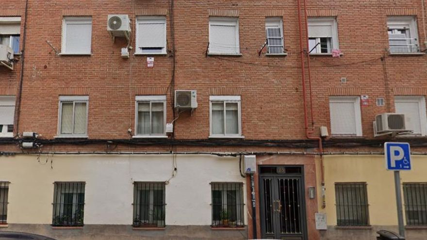 Dos heridos graves por la explosión de un patinete eléctrico en un taller clandestino de Carabanchel