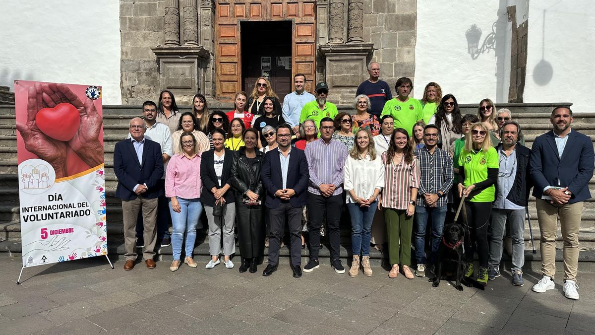 Autoridades asistentes al acto.