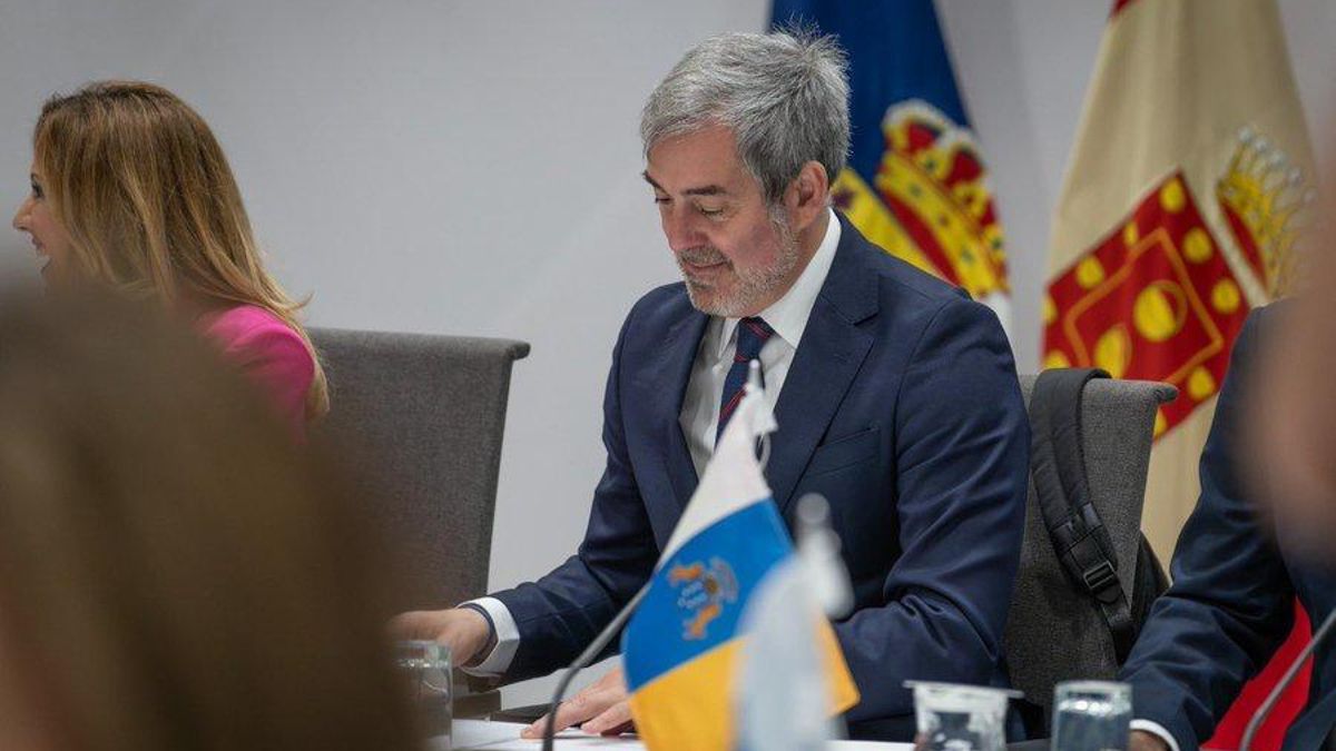 Clavijo saluda que Sánchez se abra a negociar medidas para Canarias por la guerra en Irán