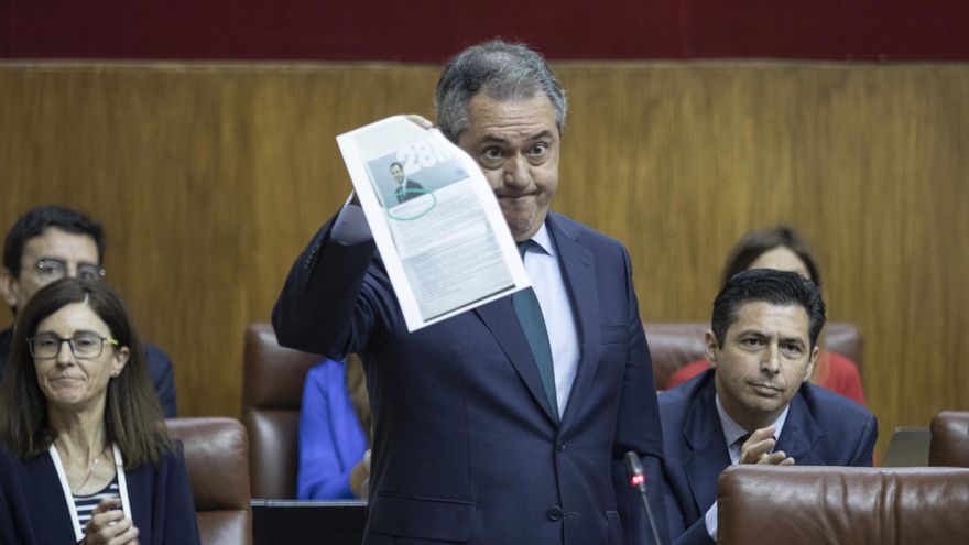 Juan Espadas, líder del PSOE-A, pregunta al presidente Moreno en la sesión de control.