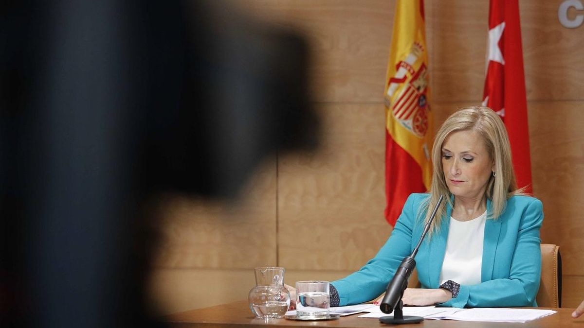 Cifuentes asegura que "no tiene nada que ver" con 'bots' y anuncia que Summa y Forestales tendrán Twitter