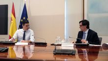 Pedro Sánchez y el ministro de Sanidad, Salvador Illa.