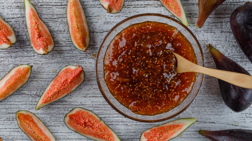 Si los higos son muy dulces, puedes reducir un gran porcentaje de azúcar