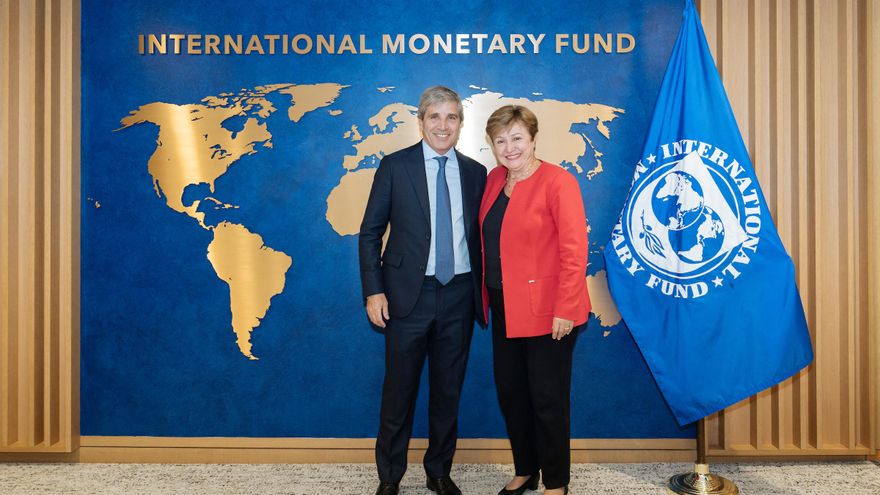 Alertan que ya se fugó el 44% de los dólares que envió el FMI y el organismo le exige a Milei acumular reservas