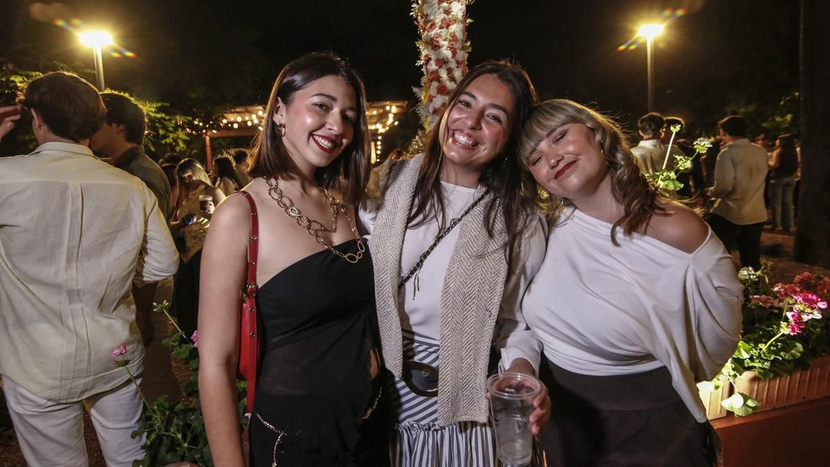 Ambiente nocturno de las Cruces de Mayo de la Quinta Angustia