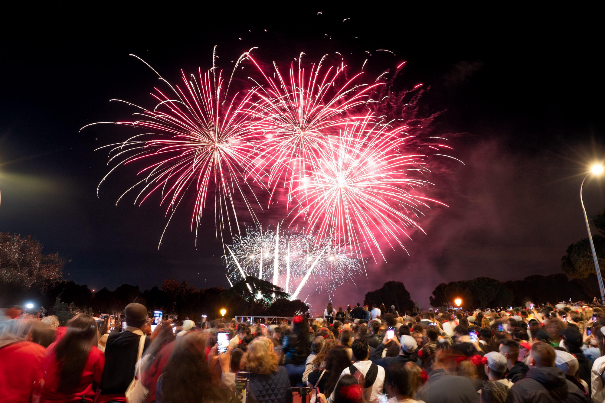 Fuegos artificiales en la pradera de San Isidro