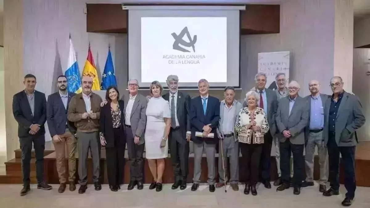 La palabra 'cachucha', en su acepción de ‛sombrero’, ¿puede considerarse una palabra canaria?