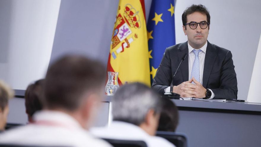 El vicepresidente primero y ministro de Economía, Carlos Cuerpo, en rueda de prensa. EFE/ Javier Lizón