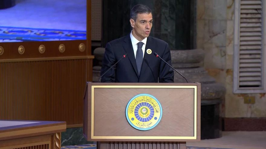 El presidente del Gobierno, Pedro Sánchez, interviene en la cumbre de la Liga Árabe en Bagdad, el 17 de mayo de 2025