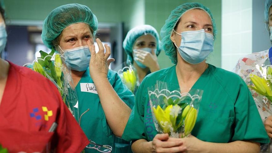 Homenaje de los médicos al personal que trabaja en las UMI de los hospitales canarios