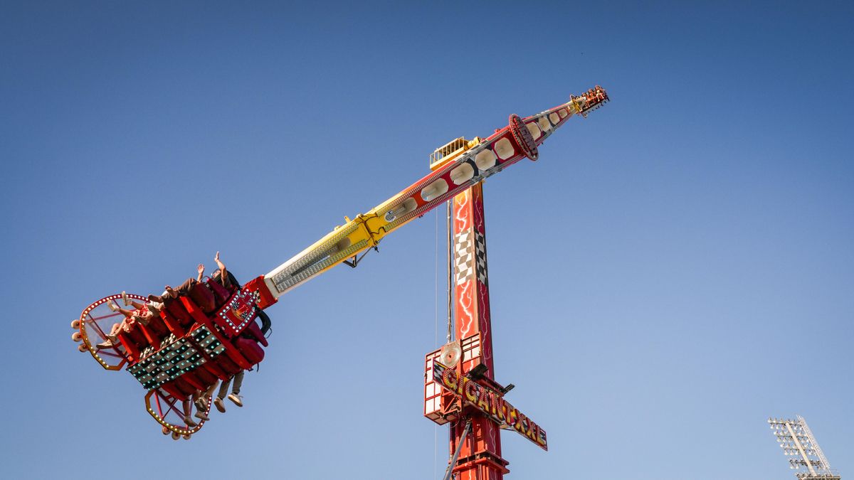 Los 'cacharritos' de la calle del Infierno de la Feria de Córdoba