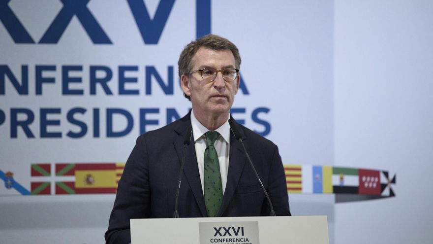 El presidente de la Xunta, Alberto Núñez Feijóo, comparece en la conferencia de Presidentes en el Museo Arqueológico Benahoarita, a 13 de marzo de 2022, en Los Llanos de Aridane, La Palma, Canarias (España). La reunión entre el jefe del Ejecutivo y todos los líderes de los gobiernos autonómicos, estaba prevista para el 24 de febrero y se pospuso hasta hoy por el comienzo de la invasión rusa en Ucrania. leer más En la XXVI Conferencia de Presidentes el Gobierno aborda con las comunidades autónomas diferentes puntos relacionados con la crisis provocada por la guerra de Ucrania, como la concienciación al conjunto de la ciudadanía "acerca de la importancia" del ahorro energético. Además, aborda la situación epidemiológica derivada de la pandemia de COVID-19, la recuperación económica y social, el estado de ejecución de los fondos del Plan de Recuperación, Transformación y Resiliencia, la modificación del reglamento de la Conferencia de Presidentes y la cooperación en materia de emergencias en Protección Civil.