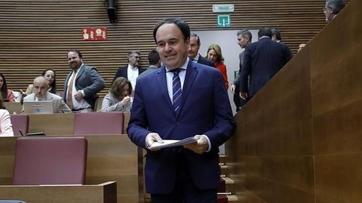 Pérez Llorca revela que su pareja salió del Ayuntamiento de Finestrat cobrando 38.000 euros, 13.000 más del sueldo en su categoria