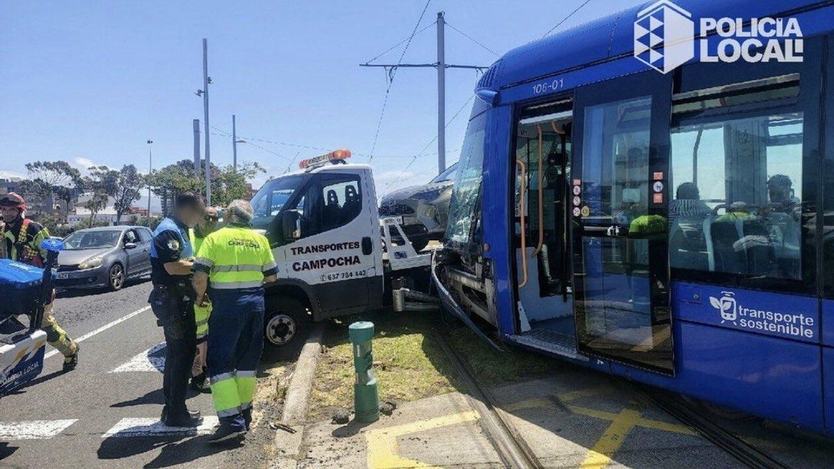 Un choque con un camión provoca el descarrilamiento del tranvía de Tenerife y deja seis heridos